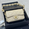 CHANEL 
Small Flap Bag 
14 x 21 x 7 cm